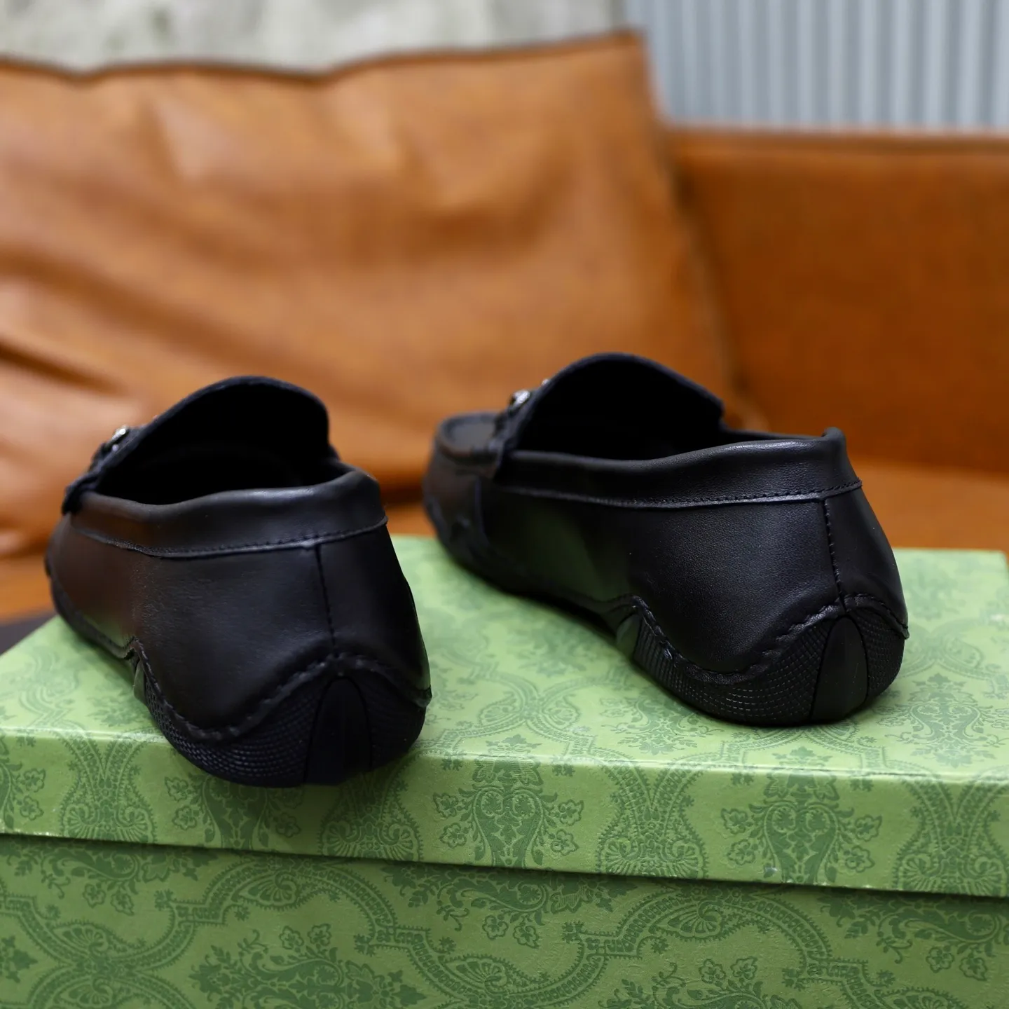 Ex-factory price: 400💰🙅‍♂️🙅‍♂️🙅‍♂️ Brand: Gucci GuCCI Standard code: Men's code 38-44 (45 can be customized) Grade: Same as the official website Material: Original leather stitching and hand stitching Comfortable and wear-resistant outsole Style category: Men's fashionable casual slip-on shoes Distinguished big-name luxury elements Top luxury Color: Color of the actual picture